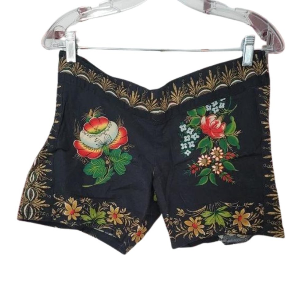 Adorable One-of-a-kind Border Print Shorts
